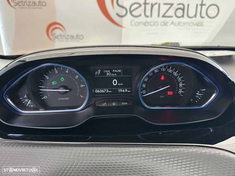 Peugeot 2008 1.2 PureTech Allure - 16