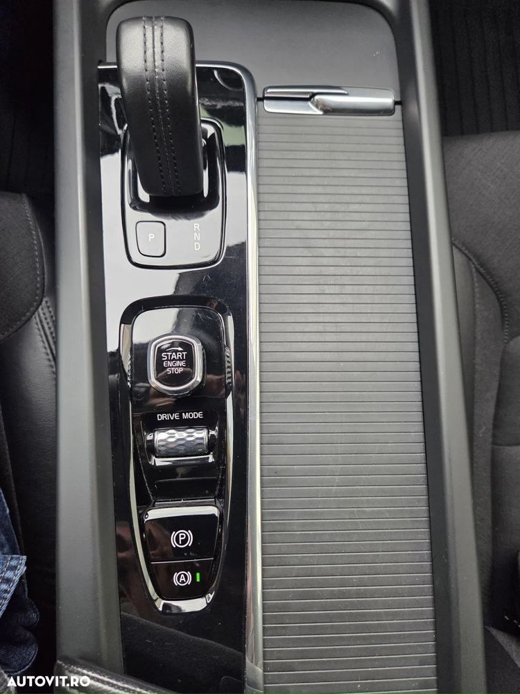 Volvo V60 B4 MHEV AT8 FWD Momentum Pro - 8