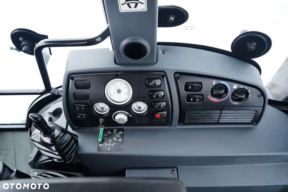 Terex TLB 990 /  KOPARKO-ŁADOWARKA / KOMPLET ŁYŻEK /  3 300  MTH / - 33