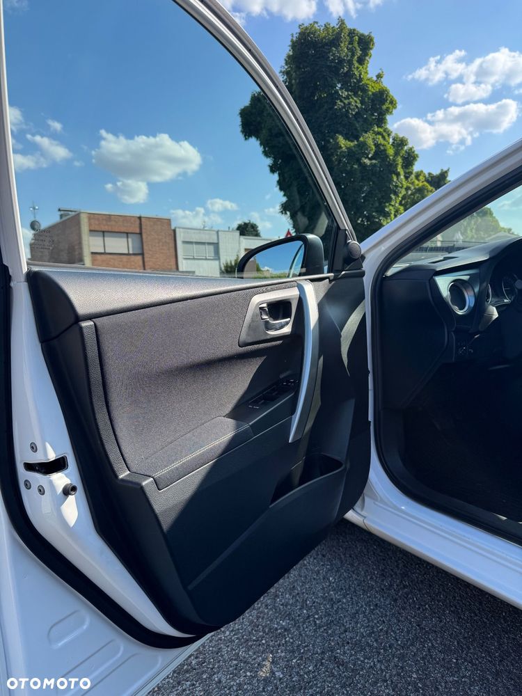 Toyota Auris - 12