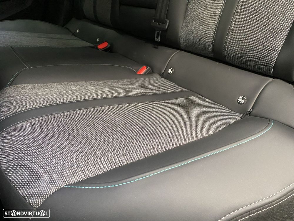 Peugeot 408 1.2 PureTech Allure EAT8 - 20