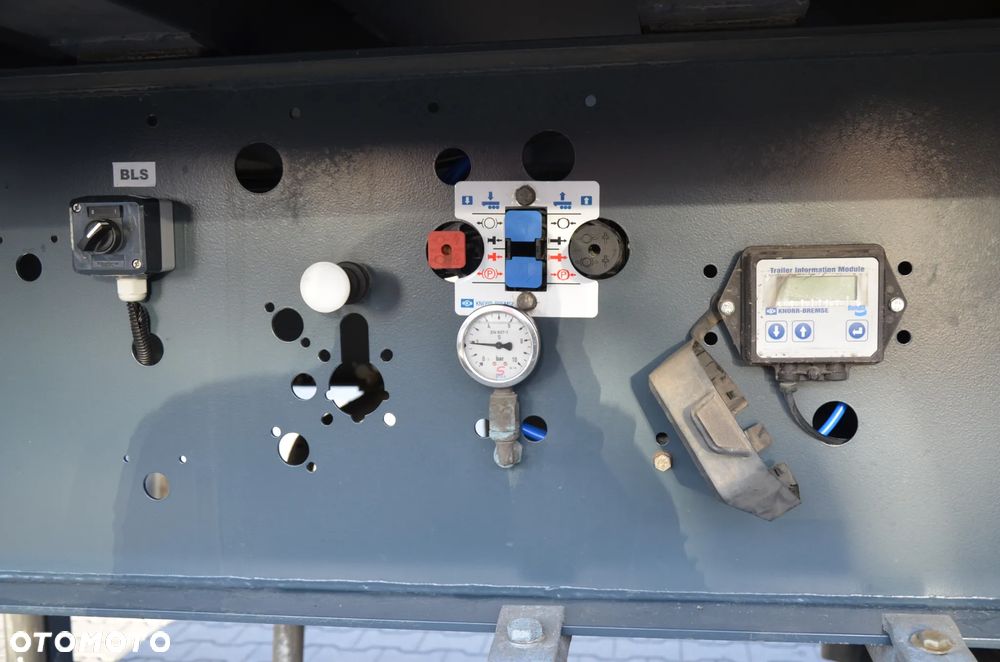 Mega LIGHT / BENALU / WYWROTKA ALU 50 m3 / 10.2023r / KLAPO DRZWI / OŚ POD. / 6150kg / SAF / 0473 - 6