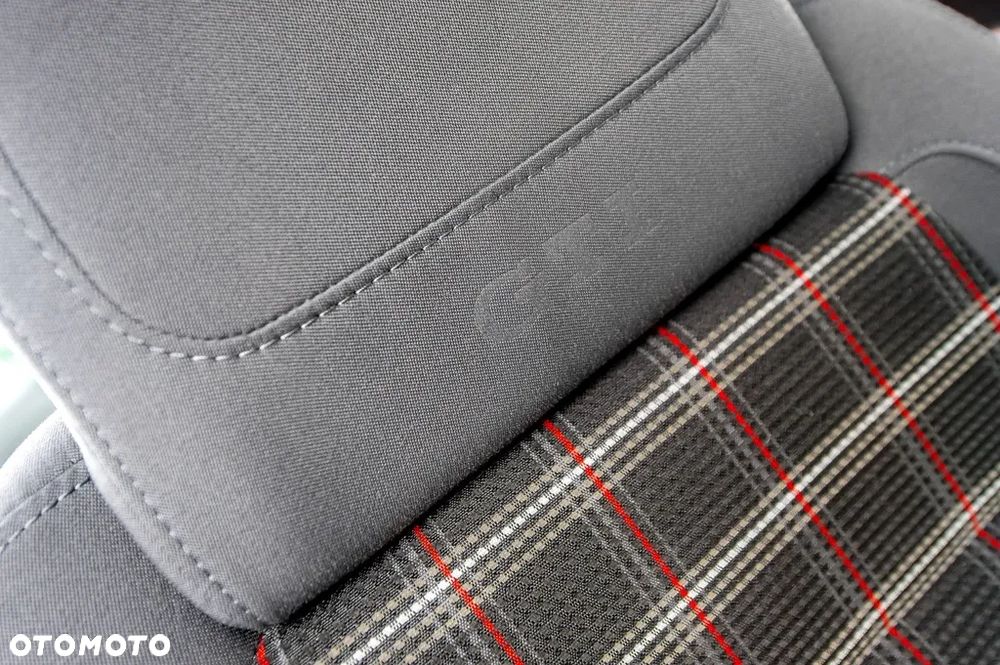 Volkswagen Golf 2.0 GTI - 32