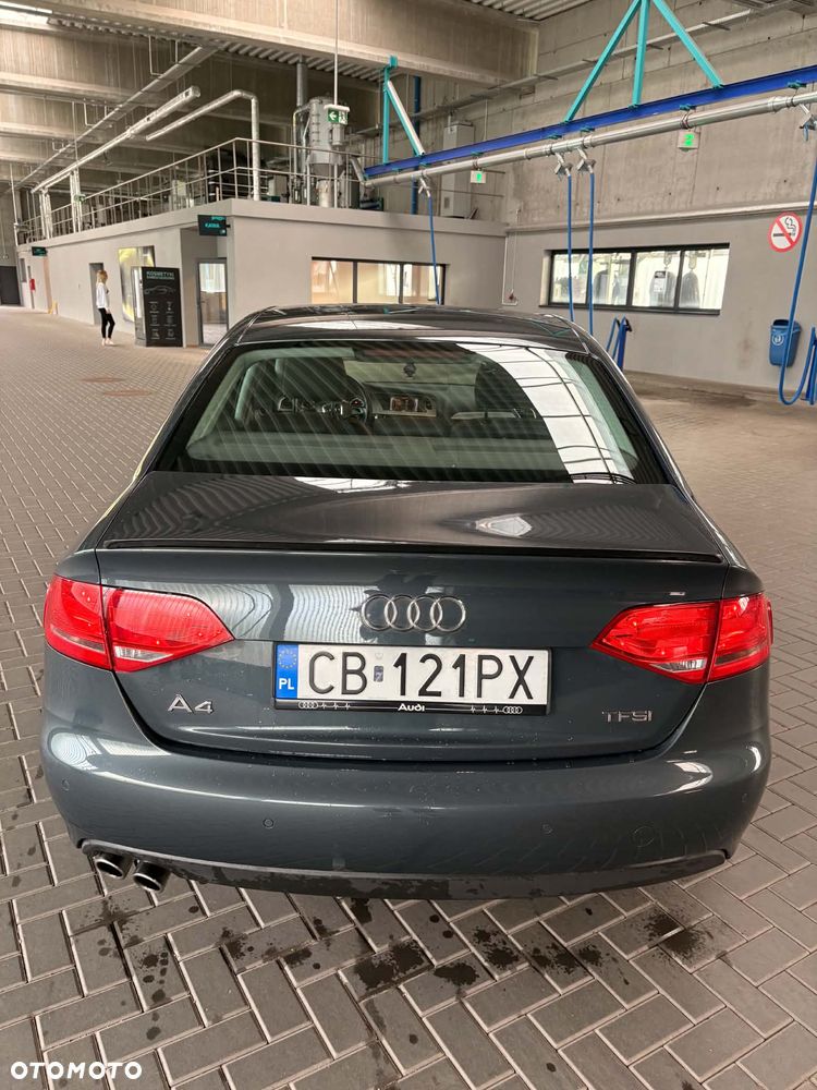 Audi A4 Limousine - 8