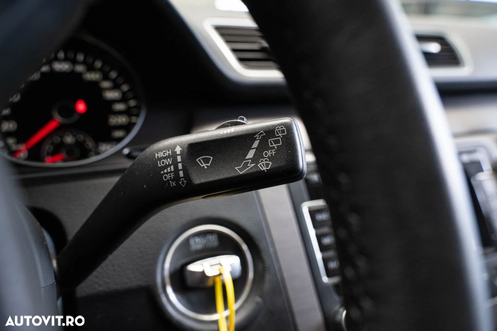 Volkswagen Passat 2.0 TDI DSG Comfortline - 29