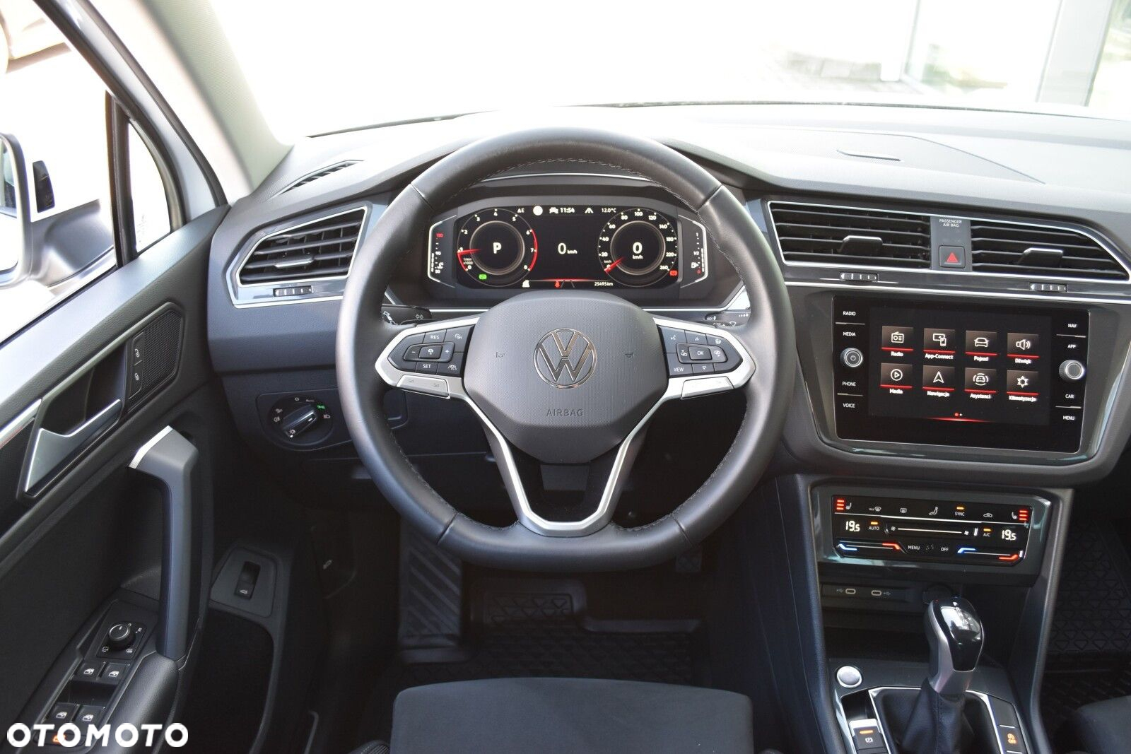 Volkswagen Tiguan - 13