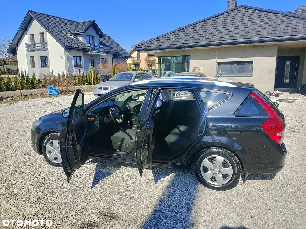 Kia Ceed - 12