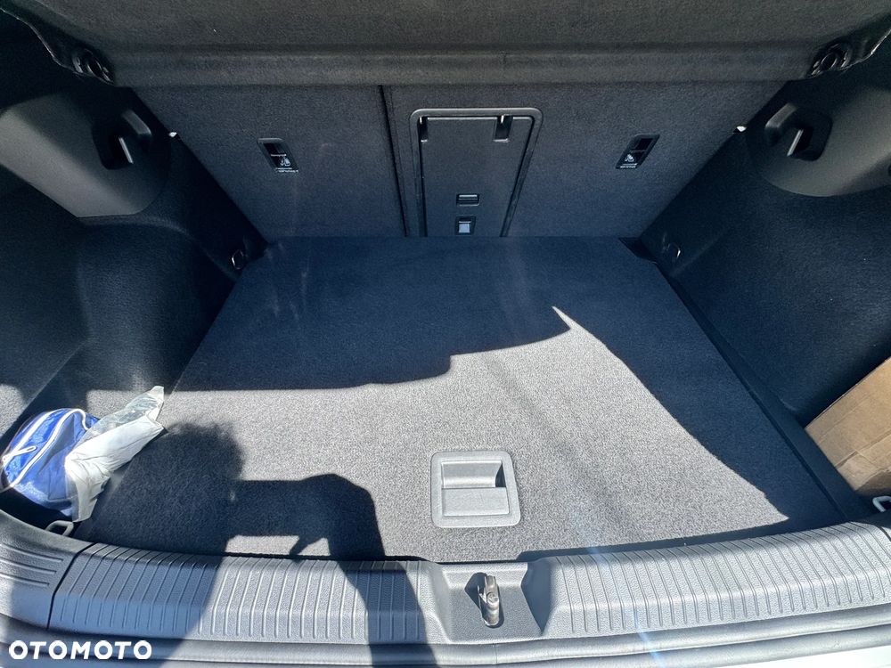 Volkswagen Golf 1.5 eTSI mHEV R-Line Plus DSG - 15