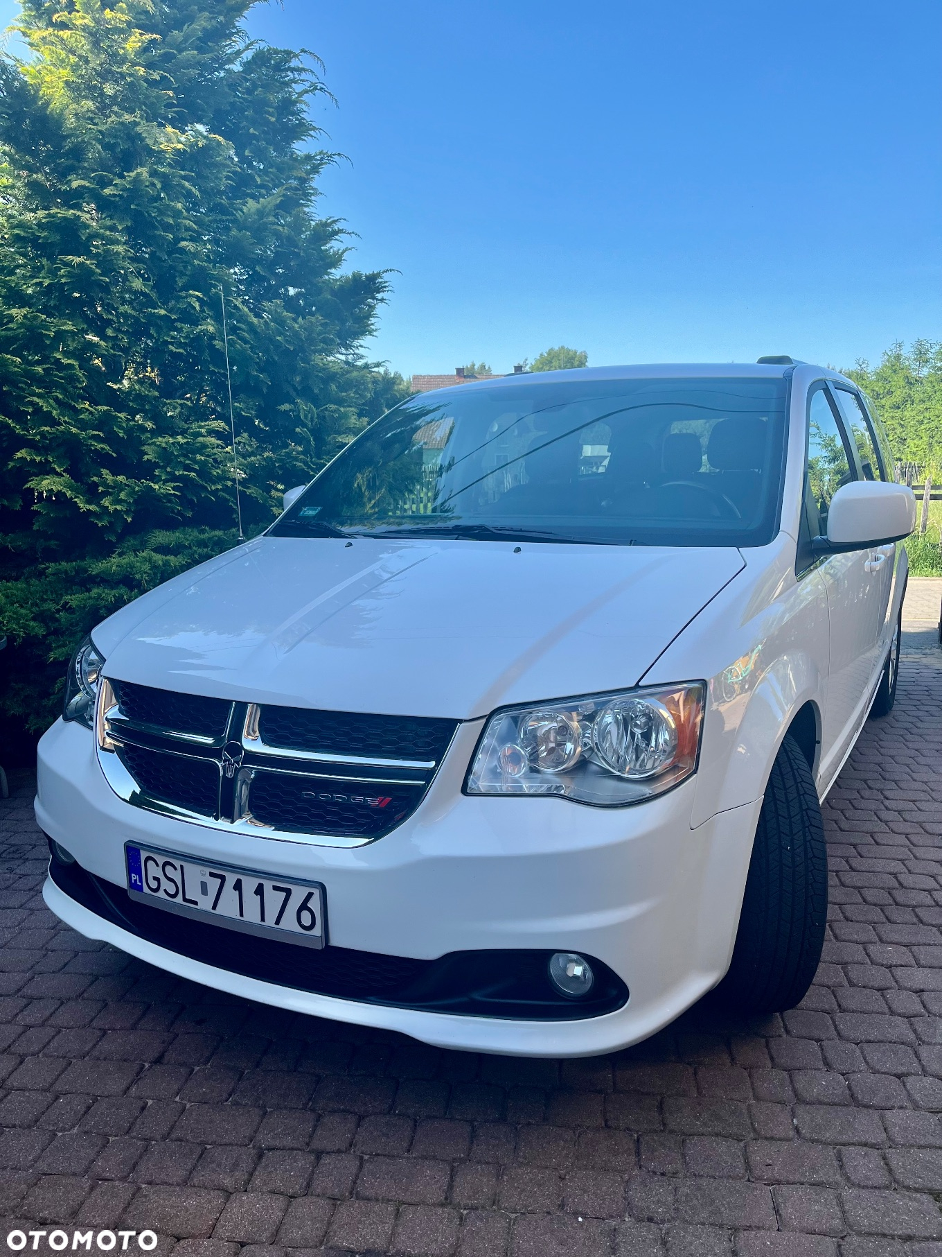 Dodge Grand Caravan - 2