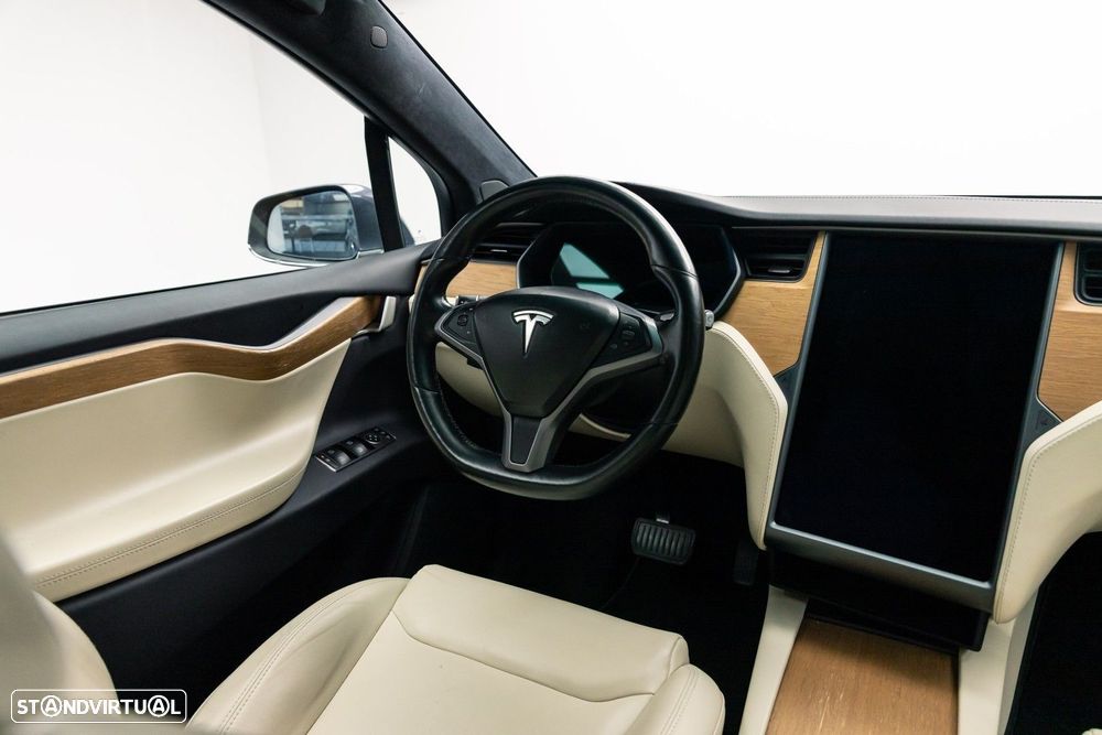 Tesla Model X 100 kWh Long Range AWD - 16