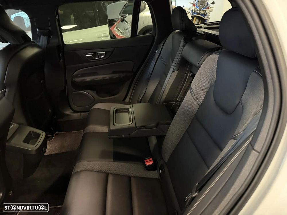 Volvo V60 2.0 B4 R-Design Geartronic - 8
