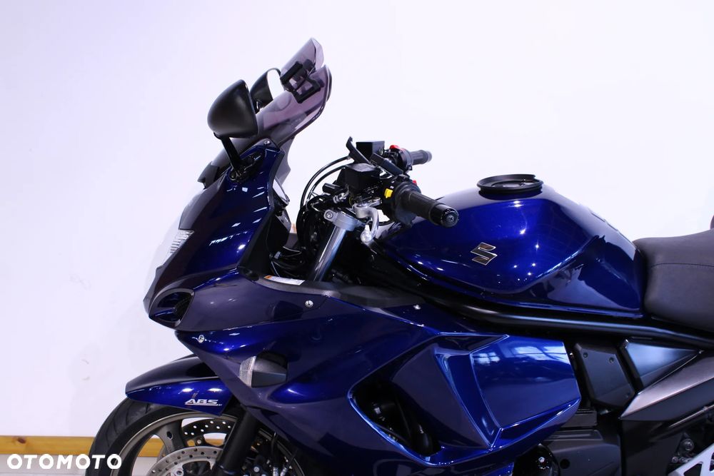 Suzuki GSX - 12