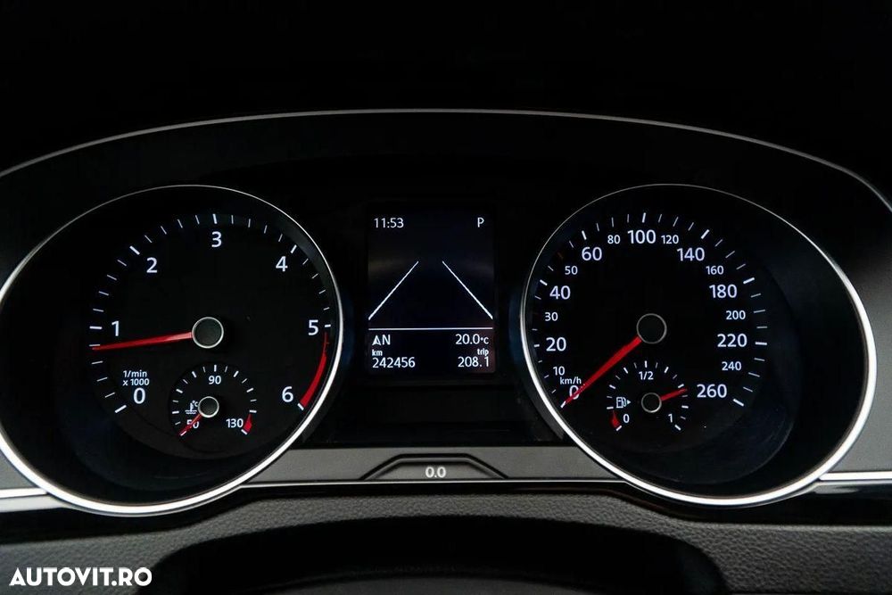Volkswagen Passat 1.6 TDI DSG Comfortline - 34