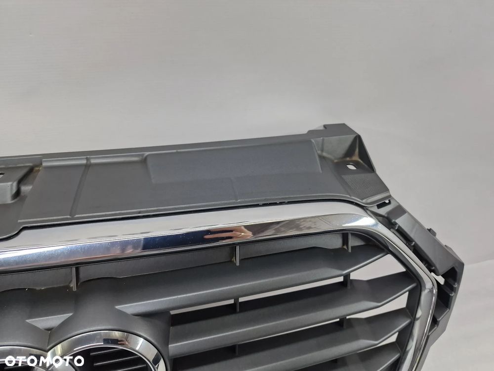 AUDI A1 8XA 14- ATRAPA / GRILL PRZEDNI PRZÓD , NR 8XA853651C / 8XA853651B , NR AUKCJI GL373 - 4