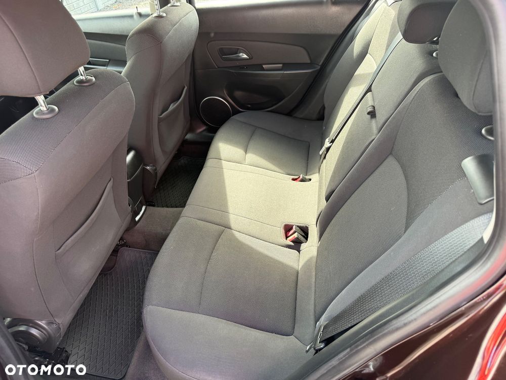 Chevrolet Cruze 1.6 - 8