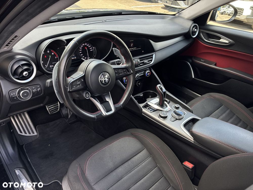 Alfa Romeo Giulia 2.0 Turbo - 9