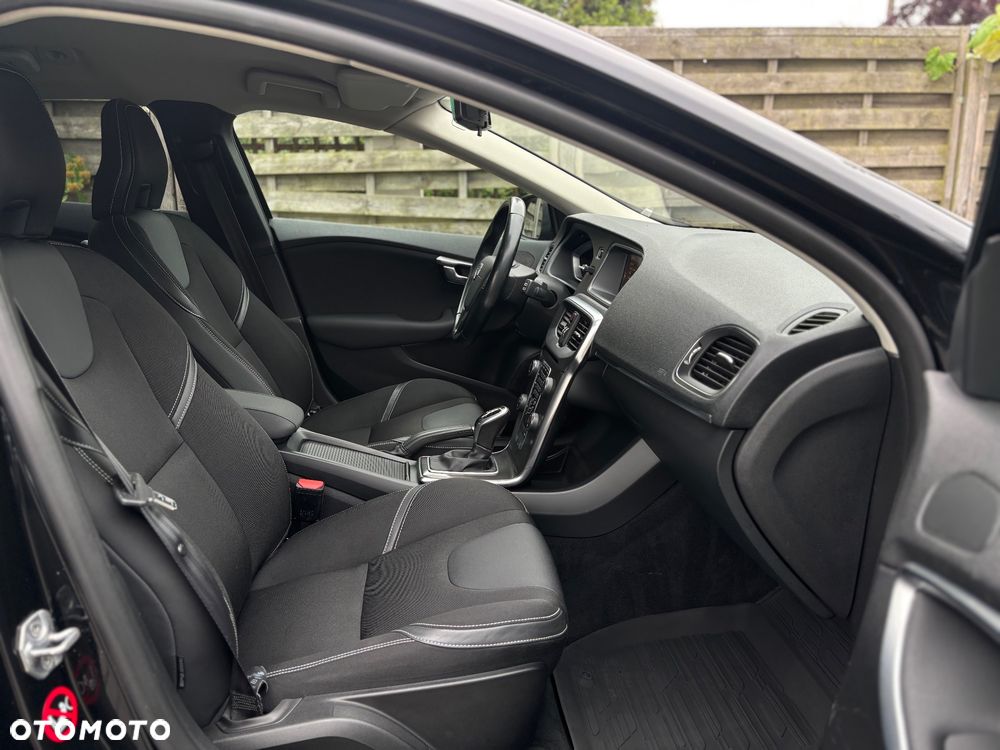 Volvo V40 D2 Momentum - 29