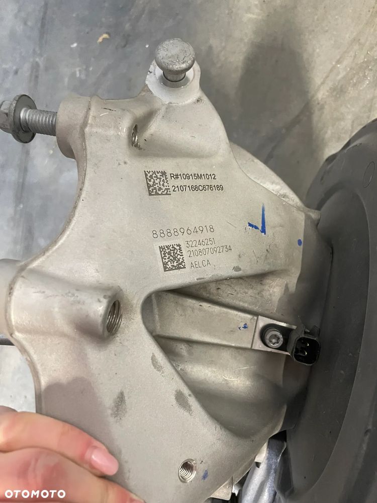 VOLVO XC40 ZWROTNICA PRAWY TYŁ KOMPLETNA 32246251 - 3