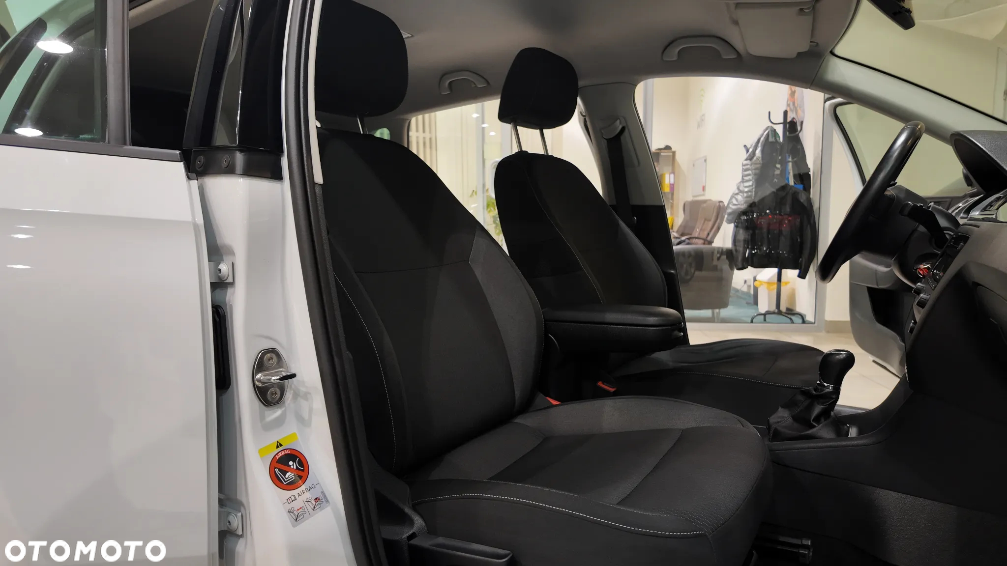 Skoda RAPID 1.2 TSI Active - 29