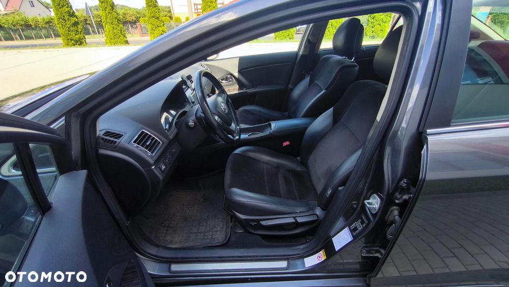 Toyota Avensis 1.8 Premium MS - 10