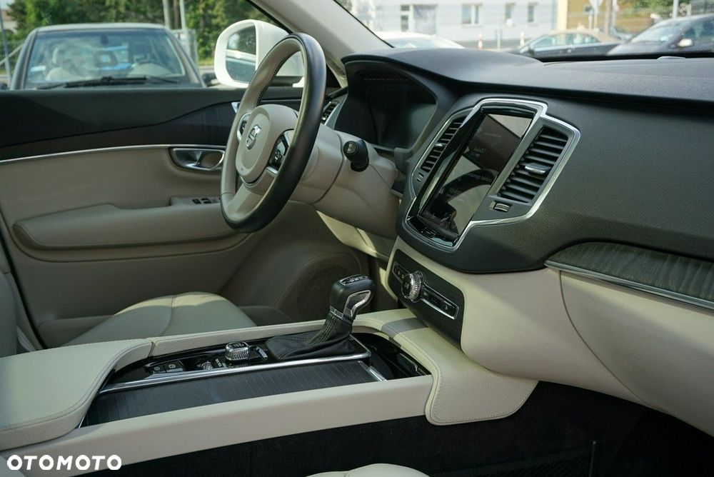 Volvo XC 90 - 9