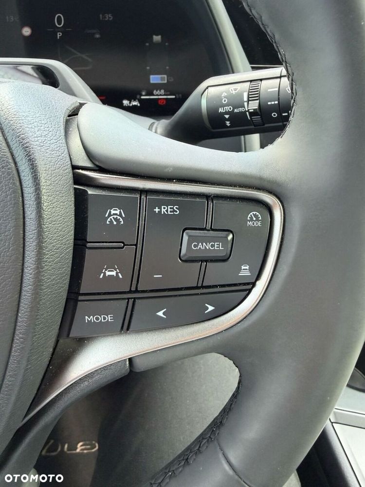Lexus UX 300h F Sport Design - 11