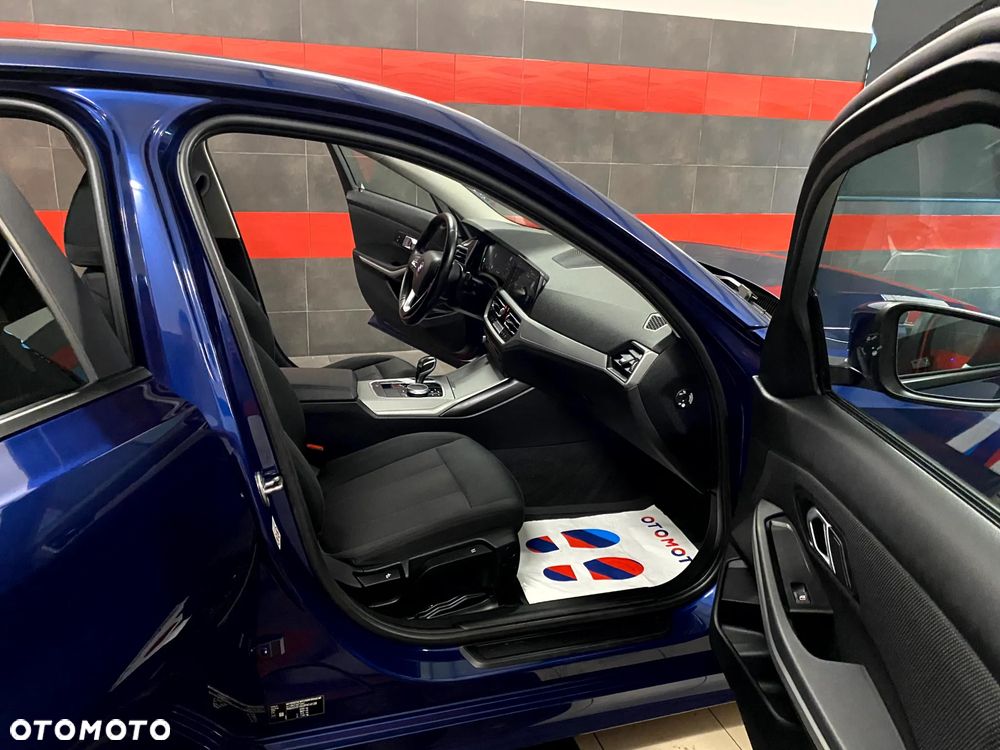 BMW Seria 3 320d Sport - 25