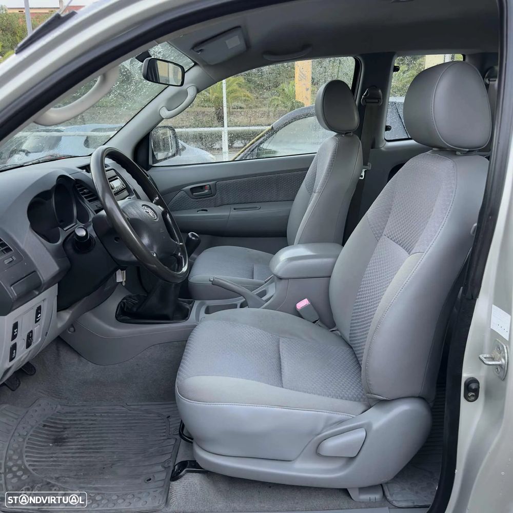 Toyota Hilux 2.5 D-4D CE - 22