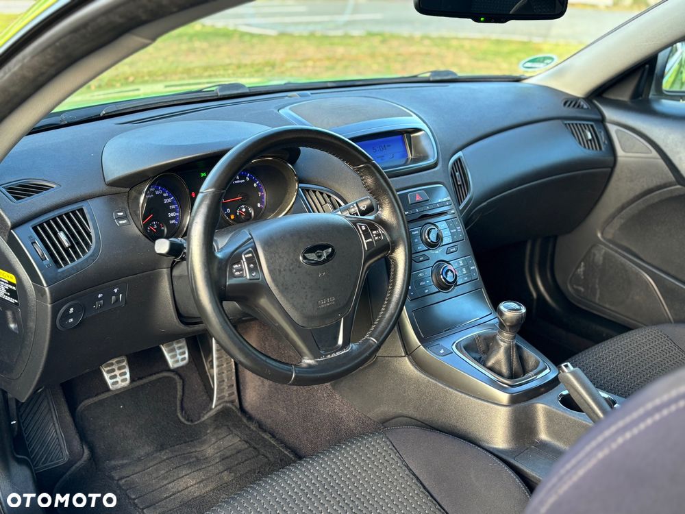 Hyundai Genesis Coupe 2.0 T - 21