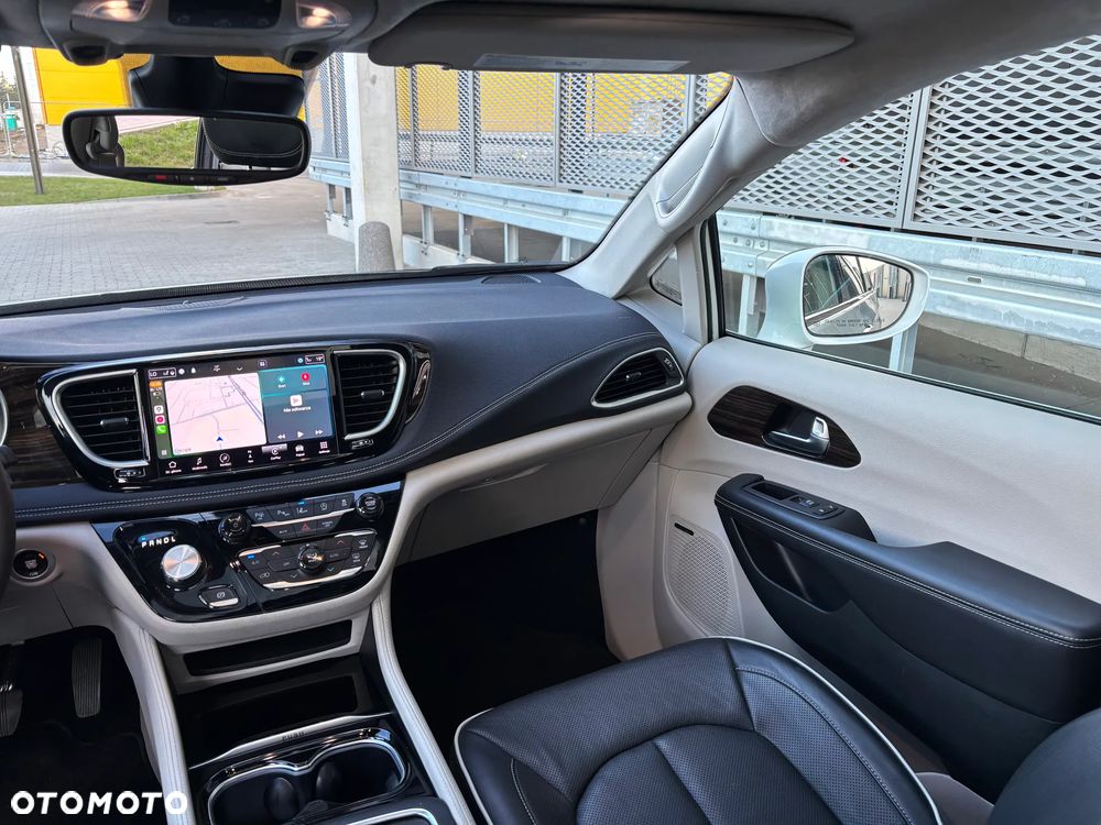 Chrysler Pacifica - 22