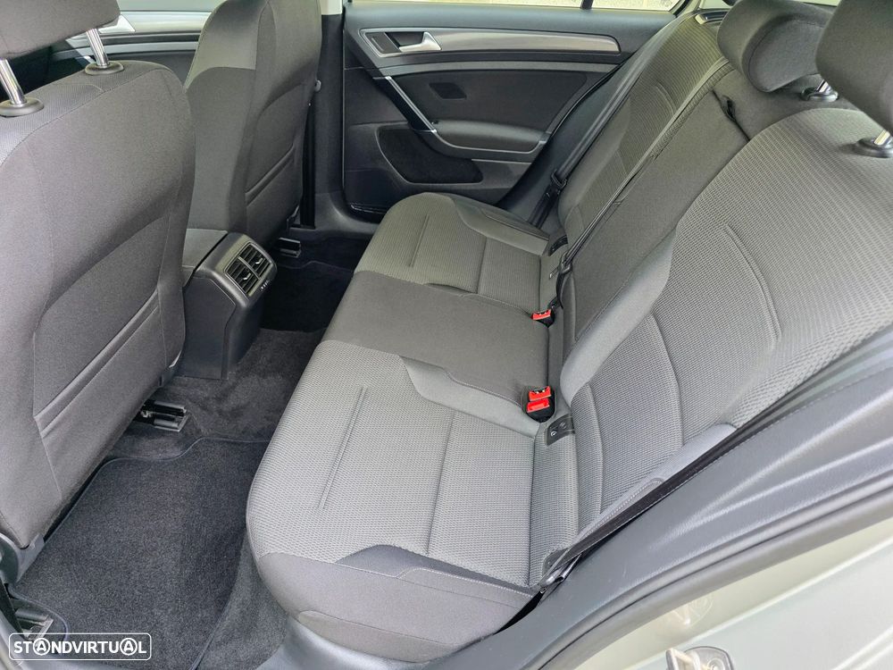 VW Golf 1.6 TDI Confortline - 48