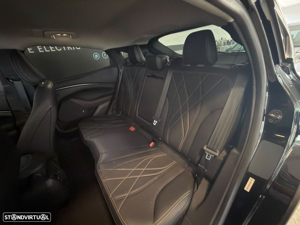 Ford Mustang Mach-E 75.7 kWh Base — fotografia 8
