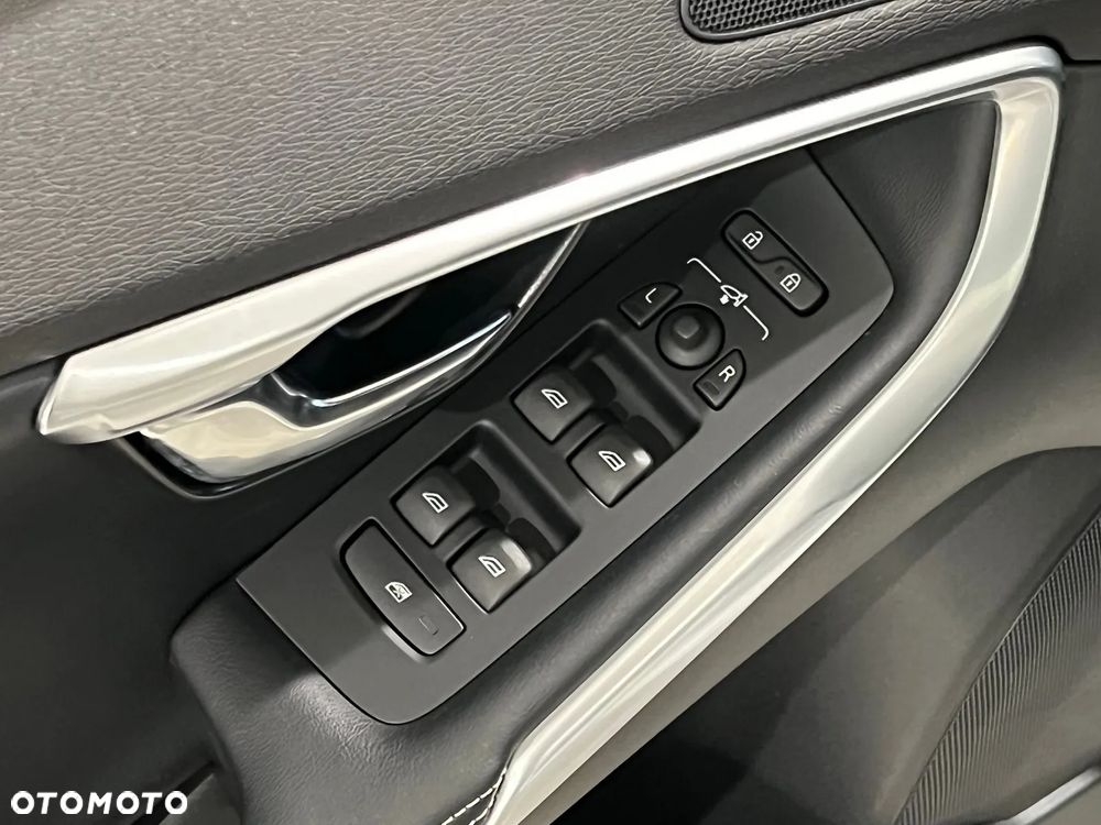 Volvo V40 D3 Drive-E R-Design Momentum - 16