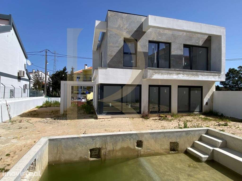 Moradia geminada T4 por terminar na Charneca da Caparica - Grande imagem: 3/42