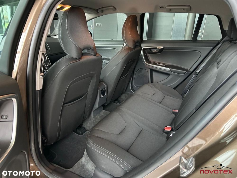 Volvo V60 Cross Country - 23