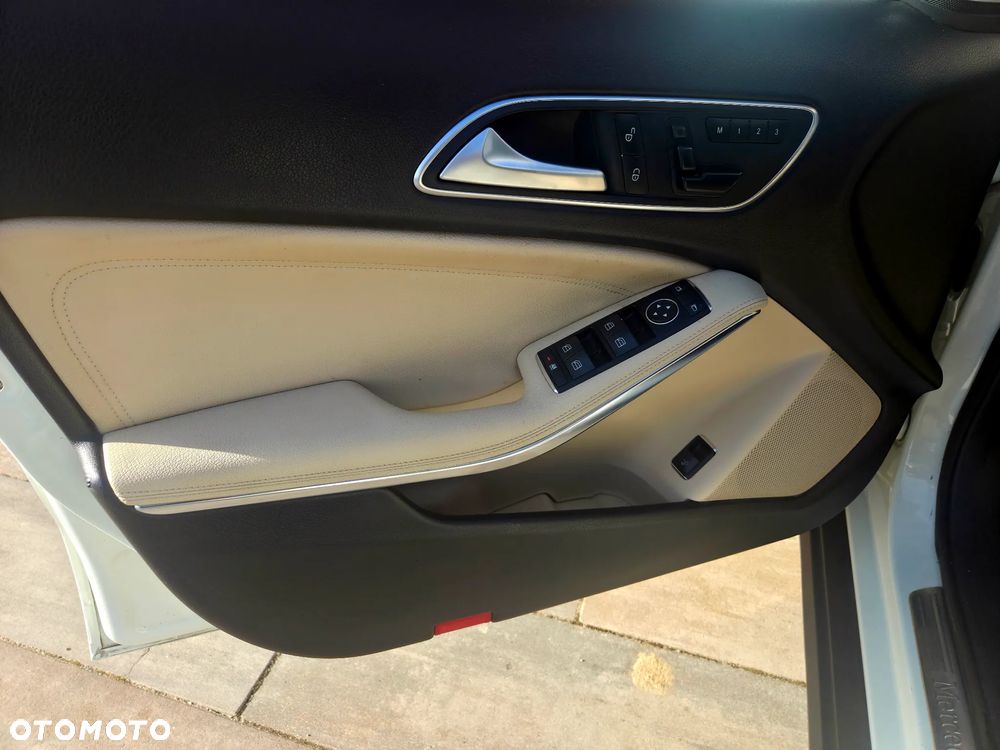 Mercedes-Benz GLA 250 4Matic 7G-DCT AMG Line - 11