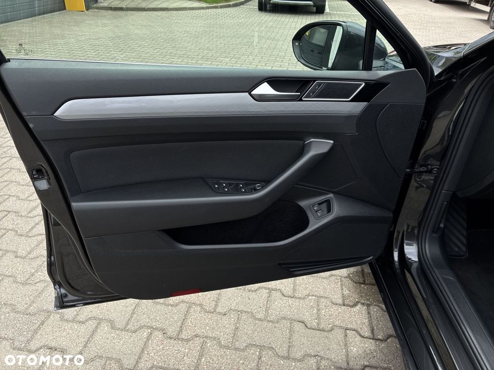 Volkswagen Passat - 10