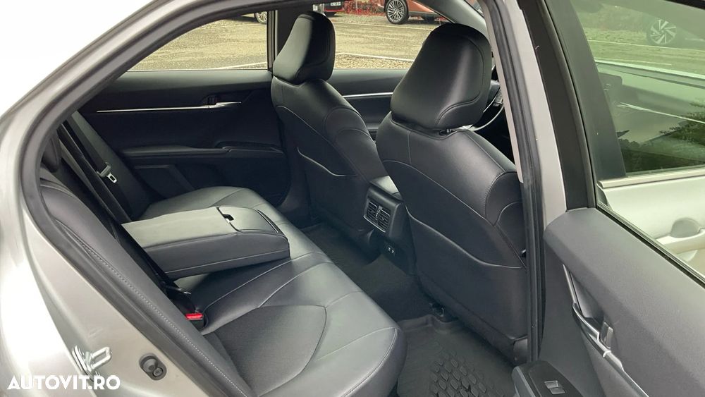 Toyota Camry 2.5 Hybrid Business - 8