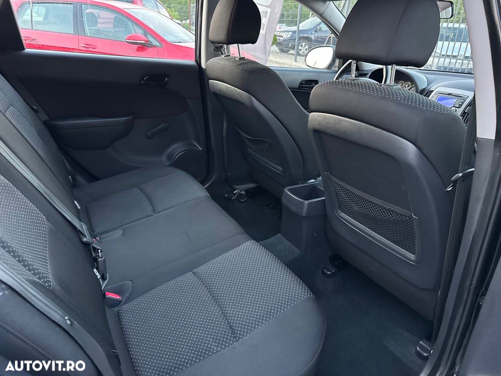 Hyundai i30 1.4 Comfort - 12
