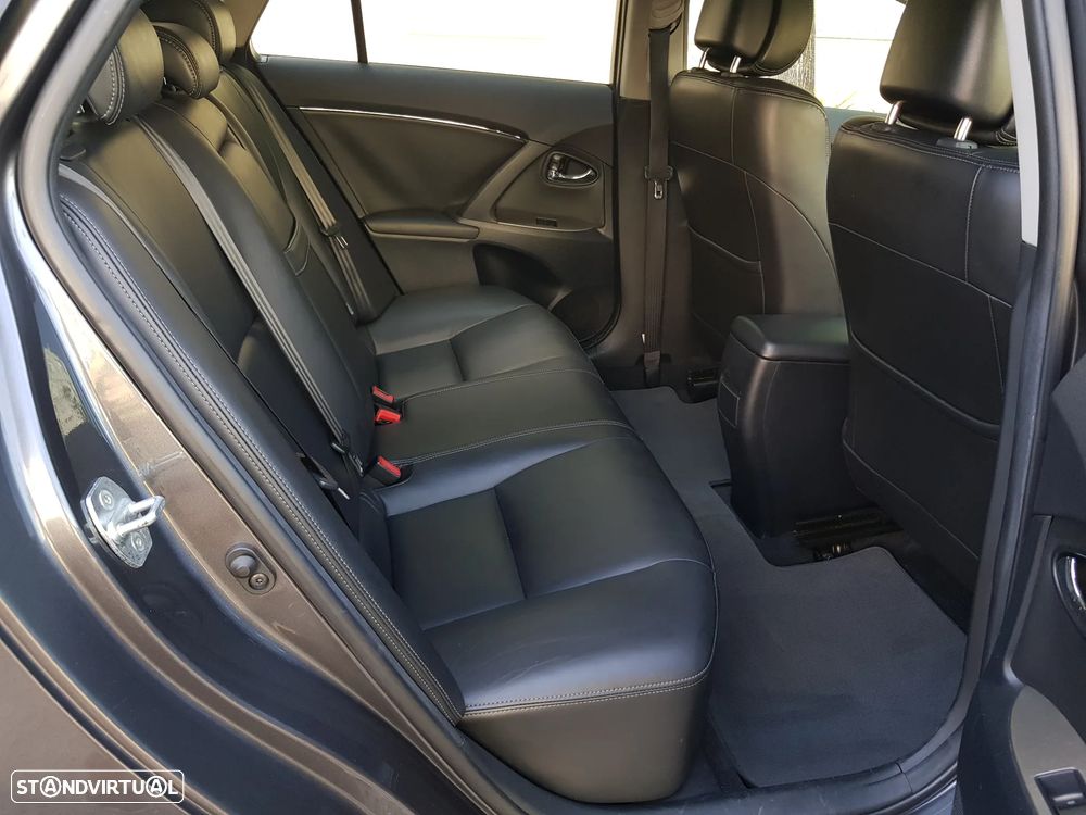 Toyota Avensis SW 2.0 D-4D Exclusive - 39