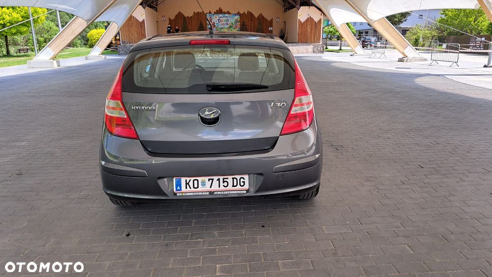 Hyundai i30 1.4 Base - 11