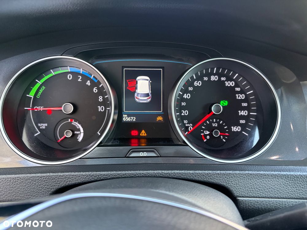 Volkswagen Golf e-Golf - 26