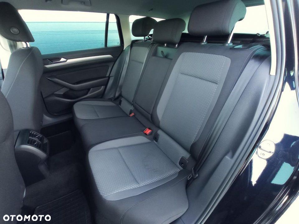 Volkswagen Passat - 12