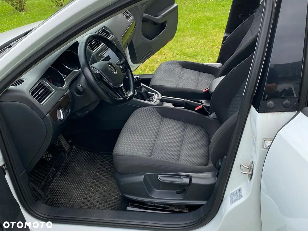 Volkswagen Jetta - 3
