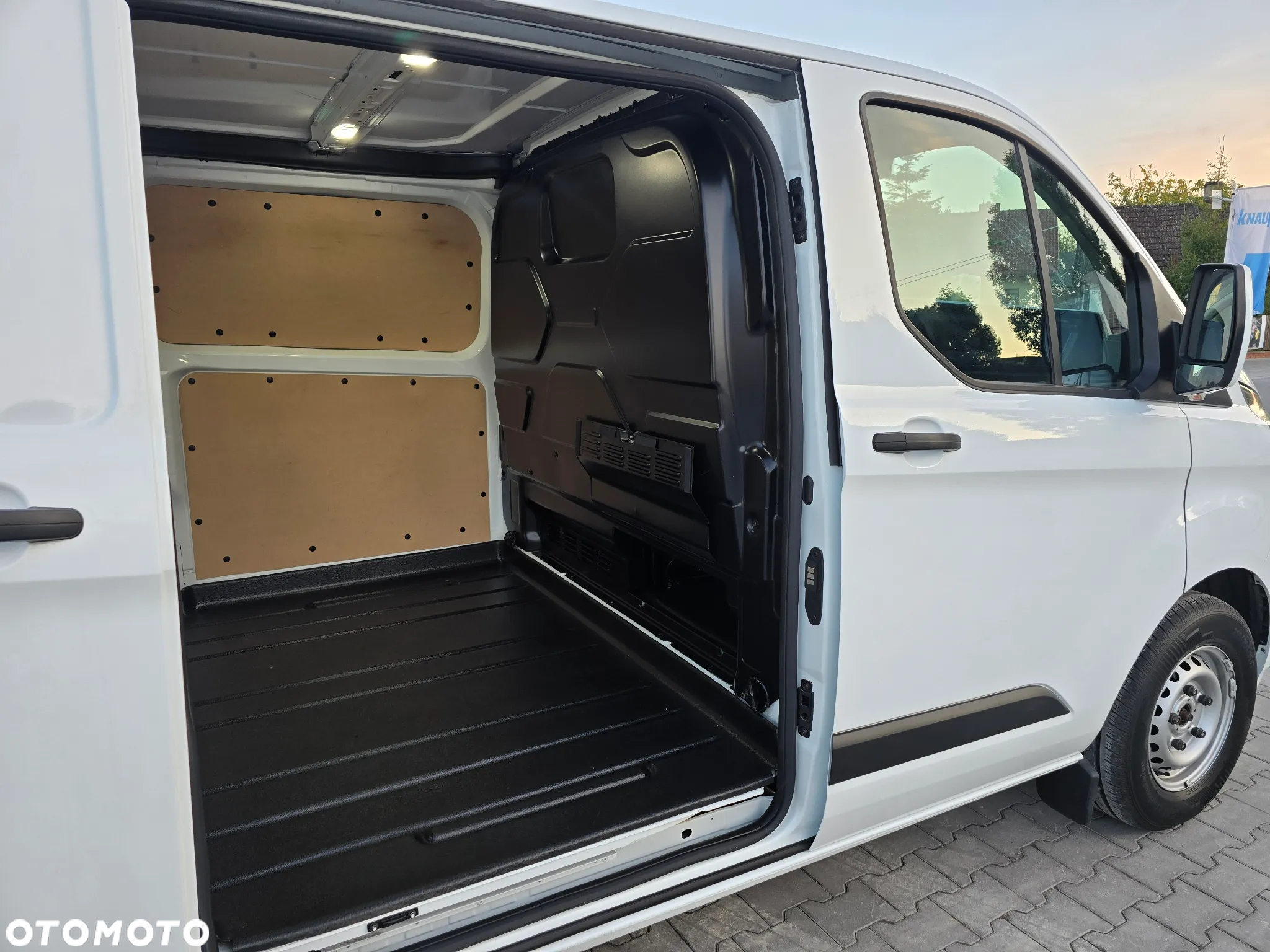 Ford Transit Custom 3 osobowy L2 H1 - 15