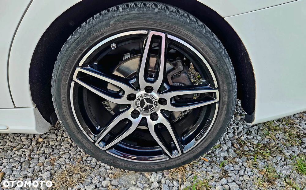 Mercedes-Benz CLA 220 4-Matic AMG Line - 17
