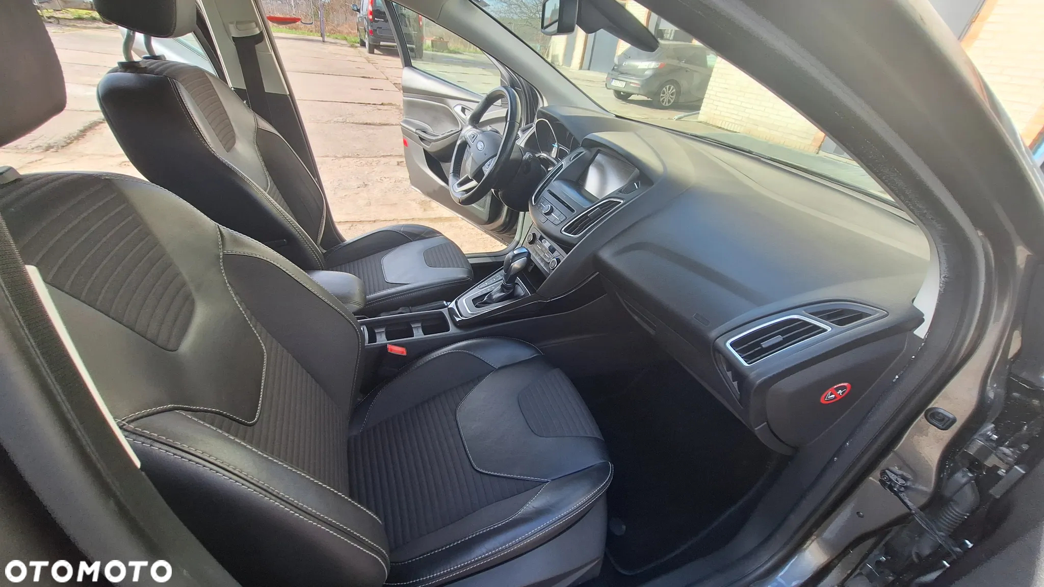 Ford Focus 2.0 EcoBlue Start-Stopp-System TITANIUM - 15