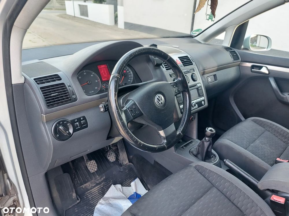 Volkswagen Touran - 5