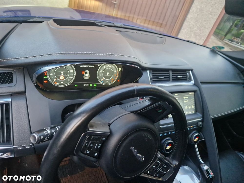 Jaguar E-Pace 2.0 i4P AWD R-Dynamic HSE - 13