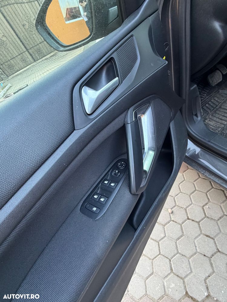 Peugeot 308 1.2 L PureTech Turbo S&S EAT8 Allure - 11